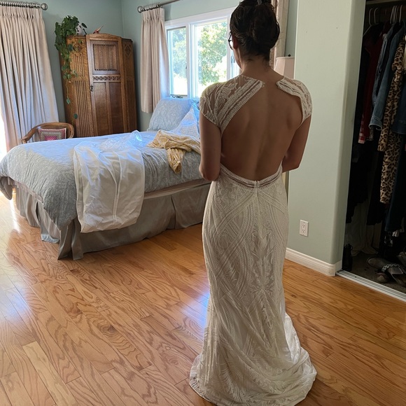 Rue De Seine Ivory Lace Wedding Dress - Picture 2 of 4